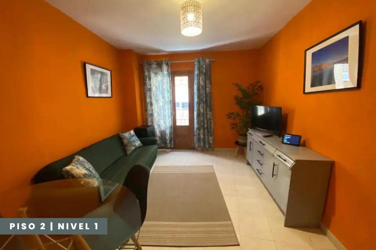 Apartament Pisos Baza, Tres Apartmentos En *