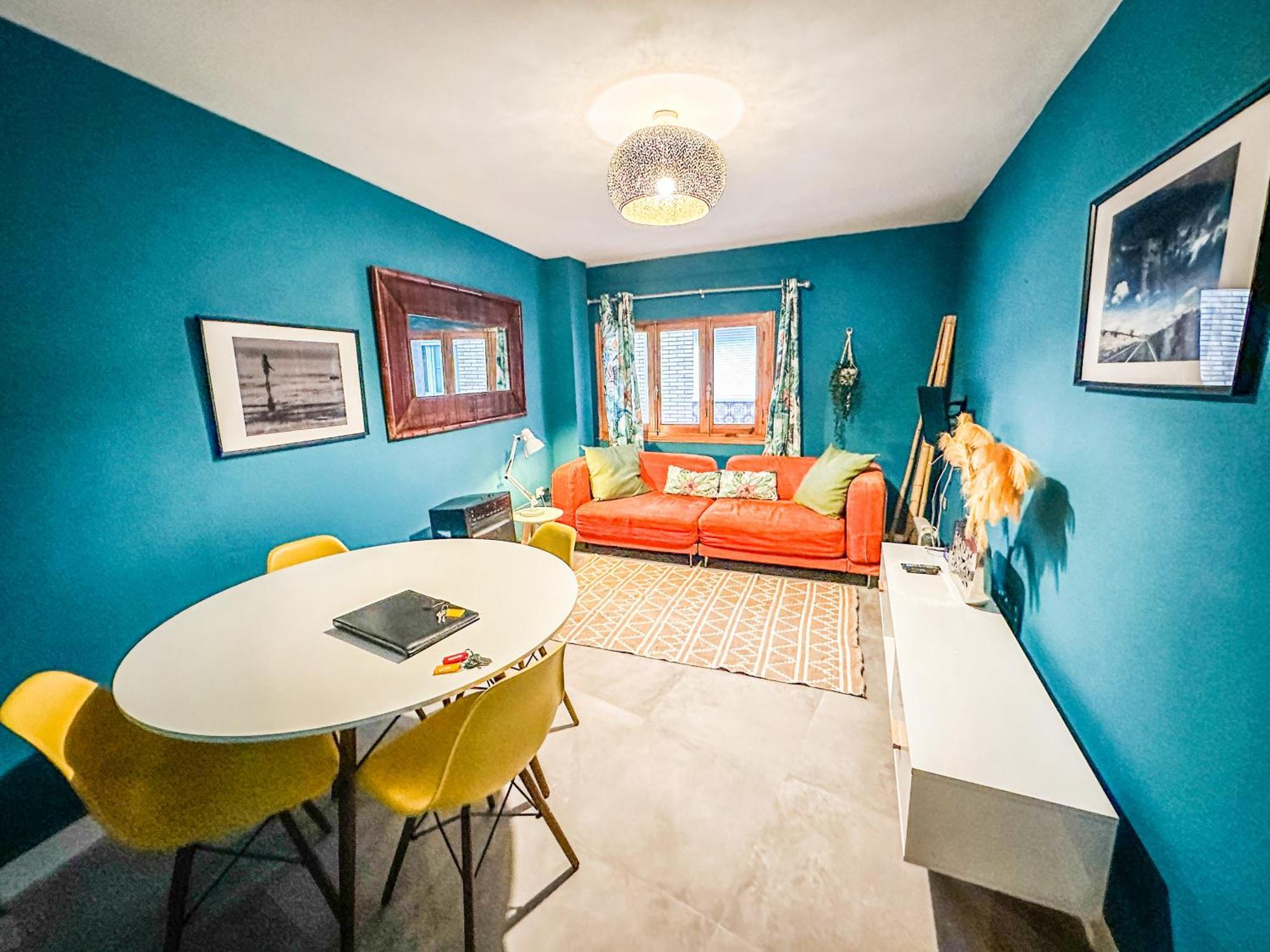 Pisos Baza, Tres Apartmentos En Apartment